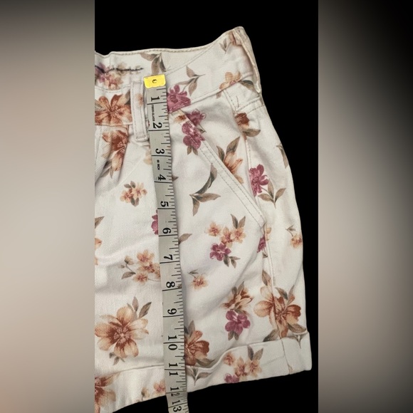American Eagle Floral Jean Shorts - Picture 5 of 8
